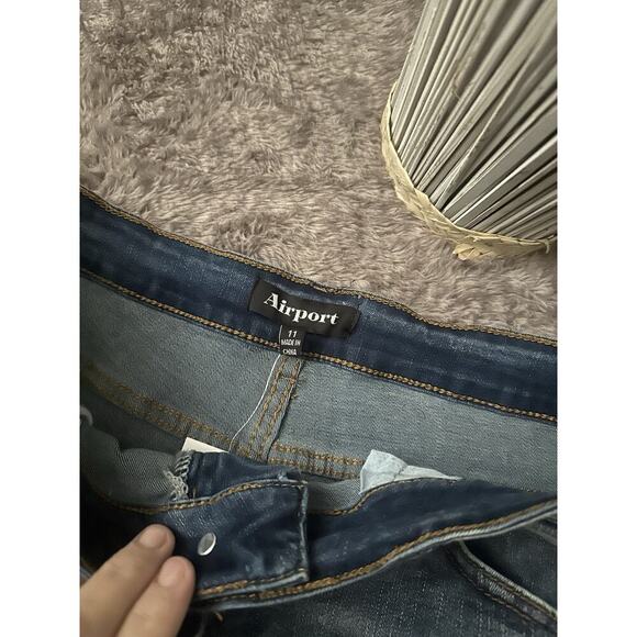 Women’s Airport studded Jean shorts NWT Size 11 - Picture 4 of 6